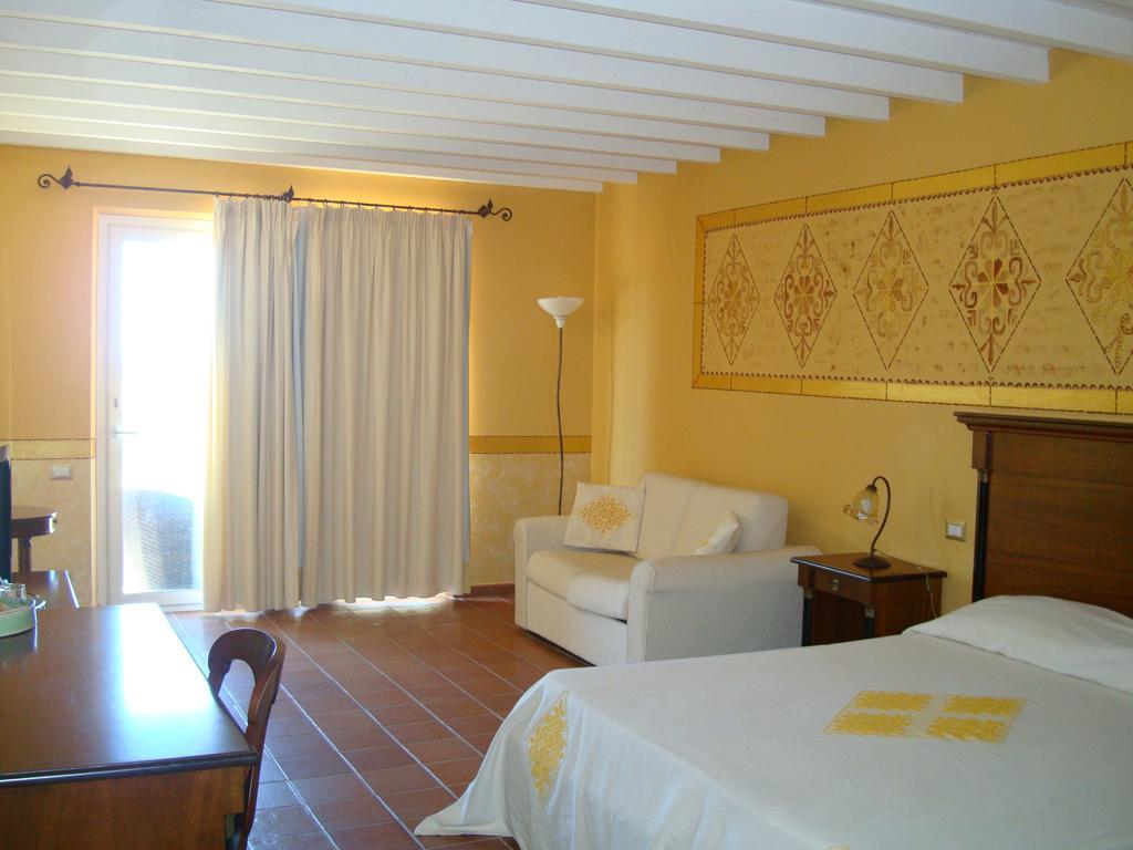 Country Resort Capo Nieddu Santa Caterina Di Pittinuri  Kamer foto